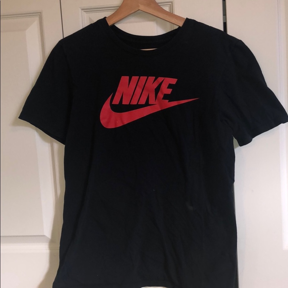 Black and red Nike t shirt